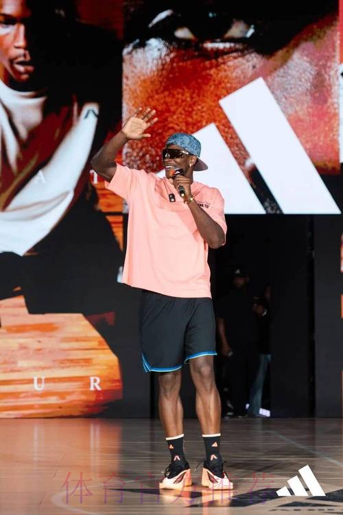 NBA Memes晒照：爱德华兹身高1米93，但在文班旁边就像1米6